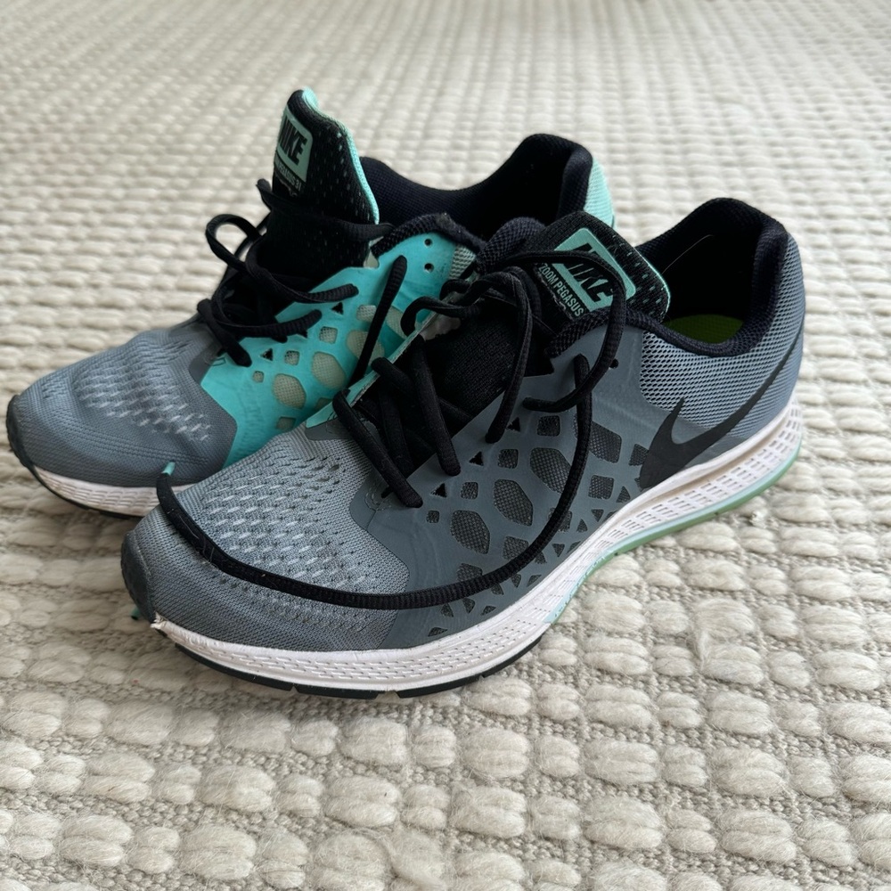 Nike women’s running shoe size 9.5